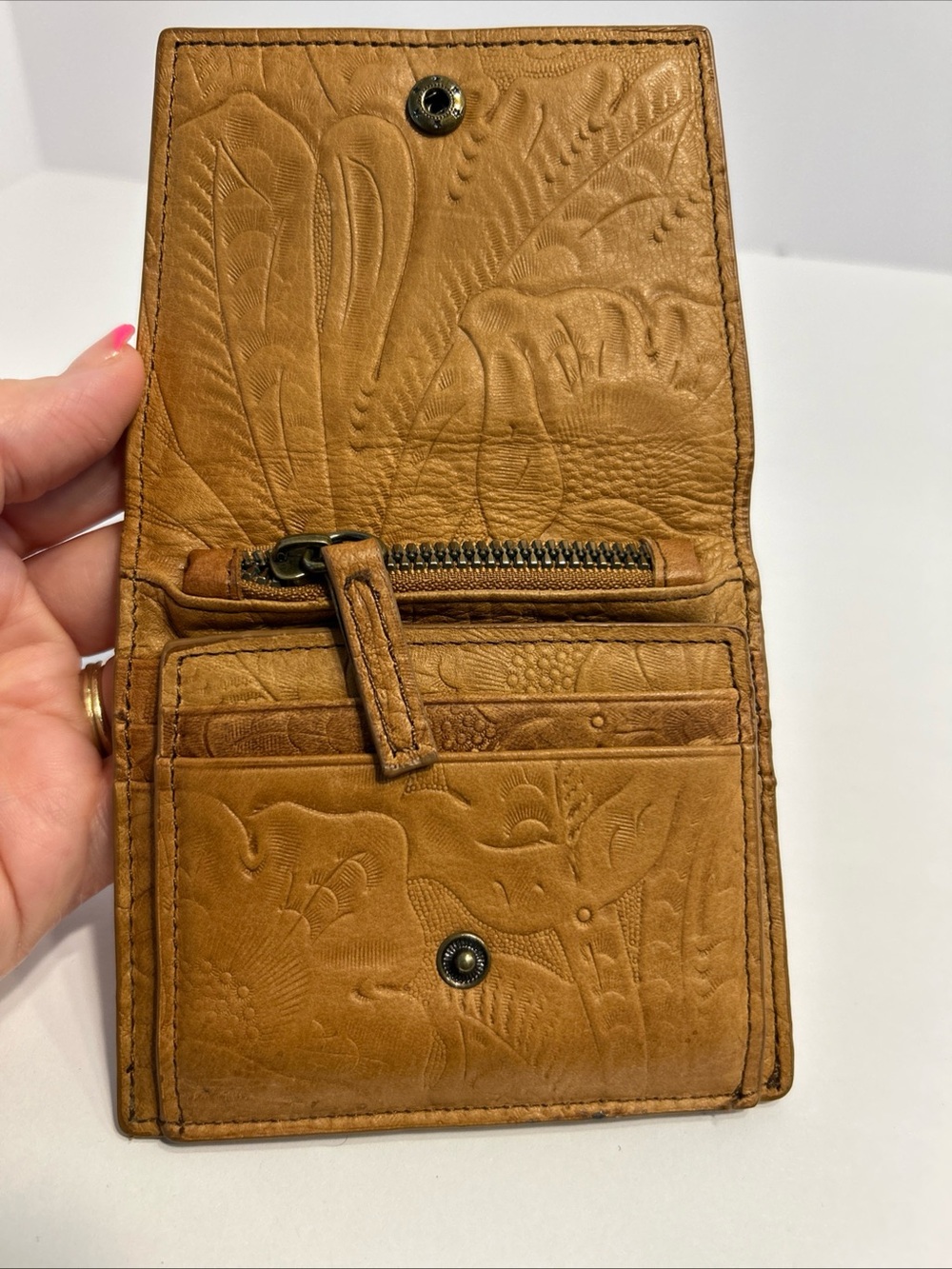 American Leather Co. Veronica Embossed Floral Tan Bifold ID Credit Card Wallet - Picture 2 of 7